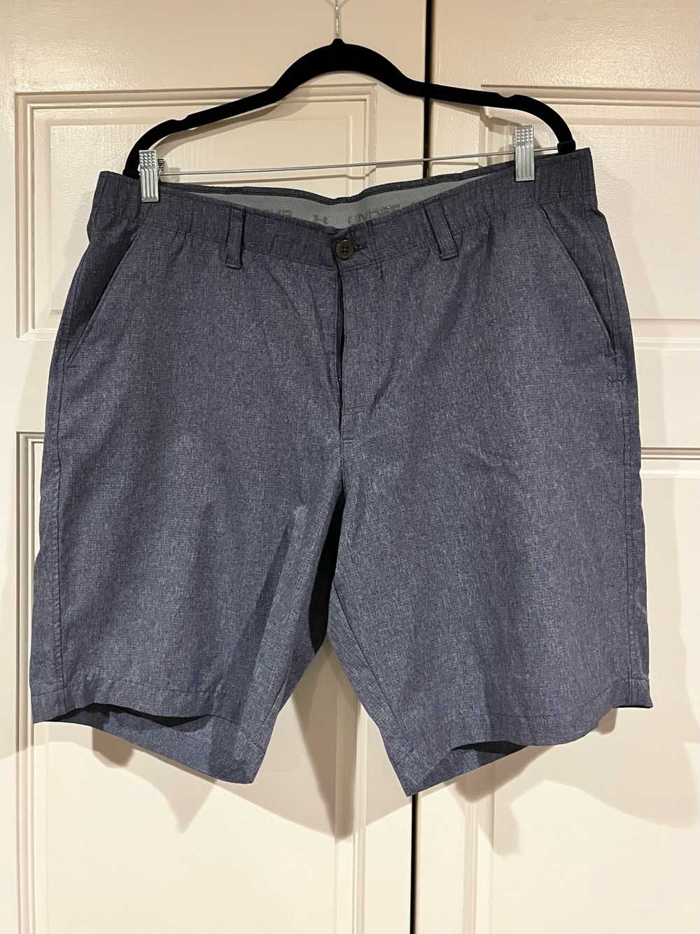 Under Armour Gray Size 40 with 10in Inseam Heat Shield Loose Fit Chino Short